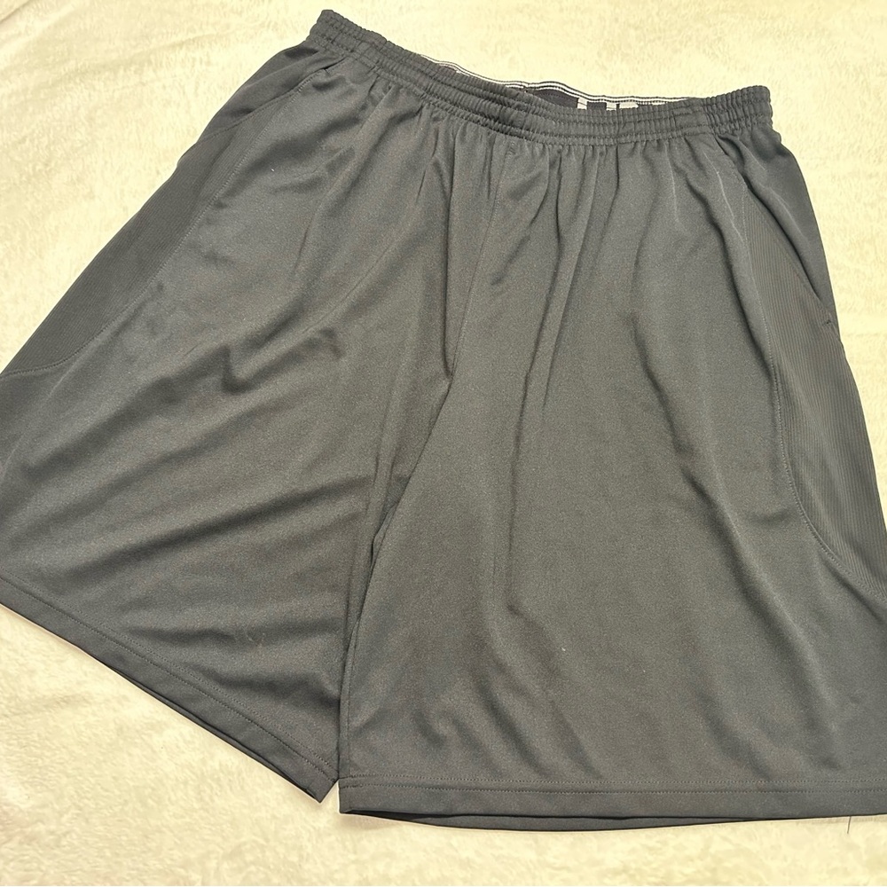 Under Armour Men's Black Athletic Shorts 10in inseam
